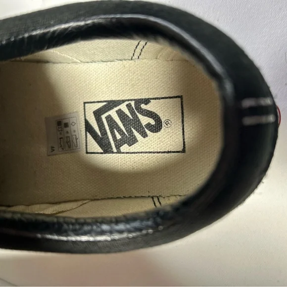 NWOT Vans Old Skool Black and White Classic Shoes Unisex Women’s 8.5 Men’s 7 - Picture 8 of 11